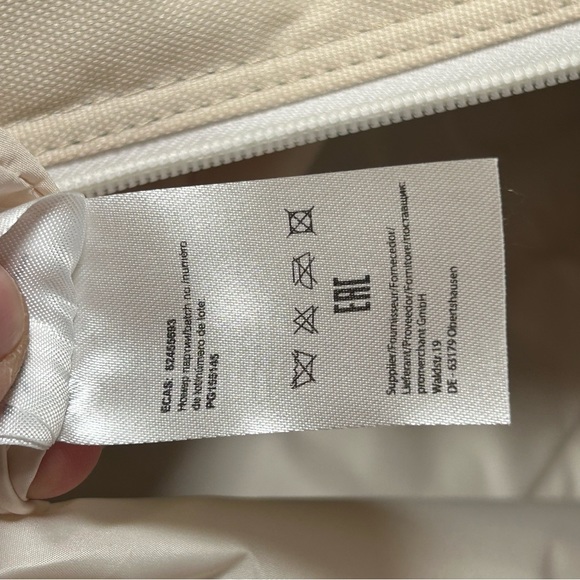 Lacoste Weekender Bag - Picture 5 of 7